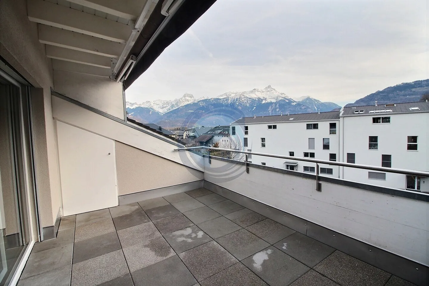 CHARMANT APPARTEMENT 4,5 PCES AU DERNIER ETAGE - LIBRE DE SUITE - Photo 12 sur 14