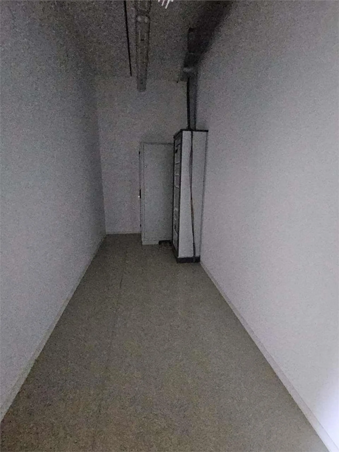 Sant'Antonino, wir vermieten 250 qm Büro + angrenzende Lagerhallen - Foto 13 von 13