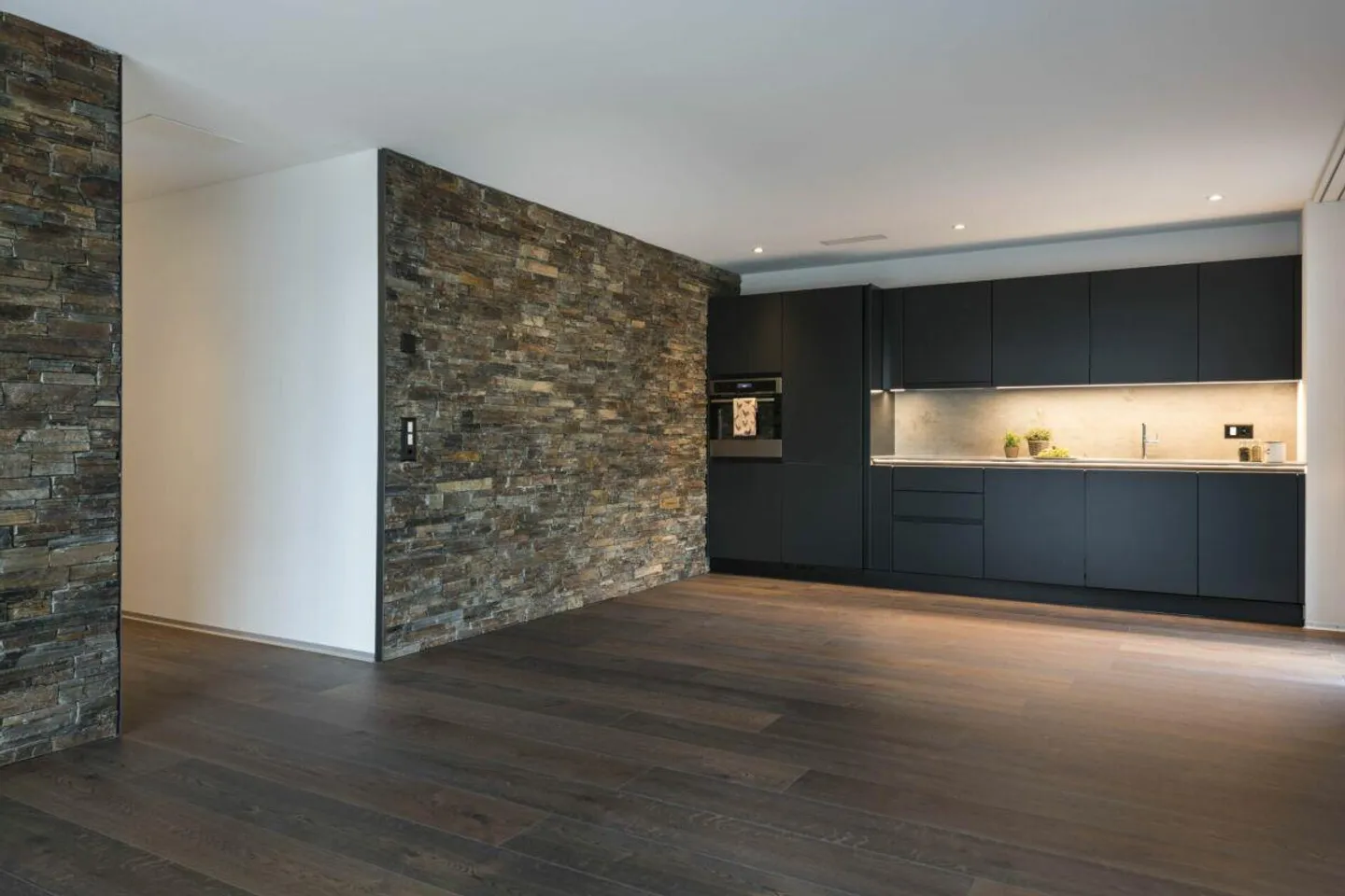 Modern I ideale Anbindungen I gepflegte Überbauung - Foto 2 von 9