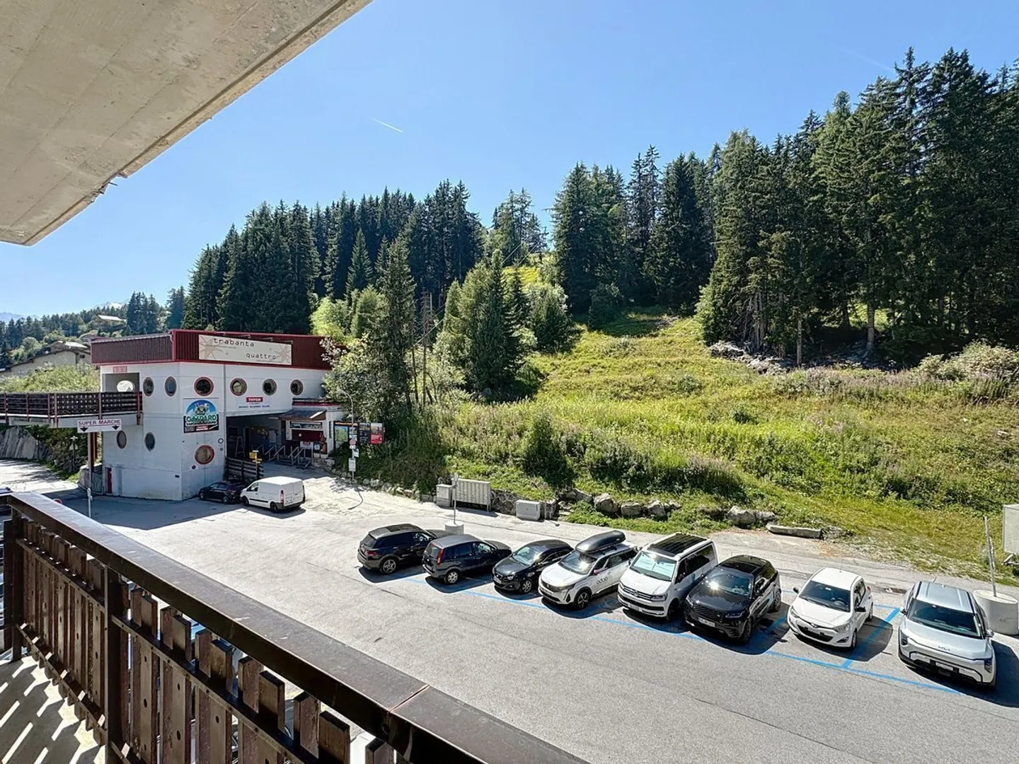 This furnished apartment at the foot of the slopes is waiting for you. Secondary residence or p - Photo 8 of 8