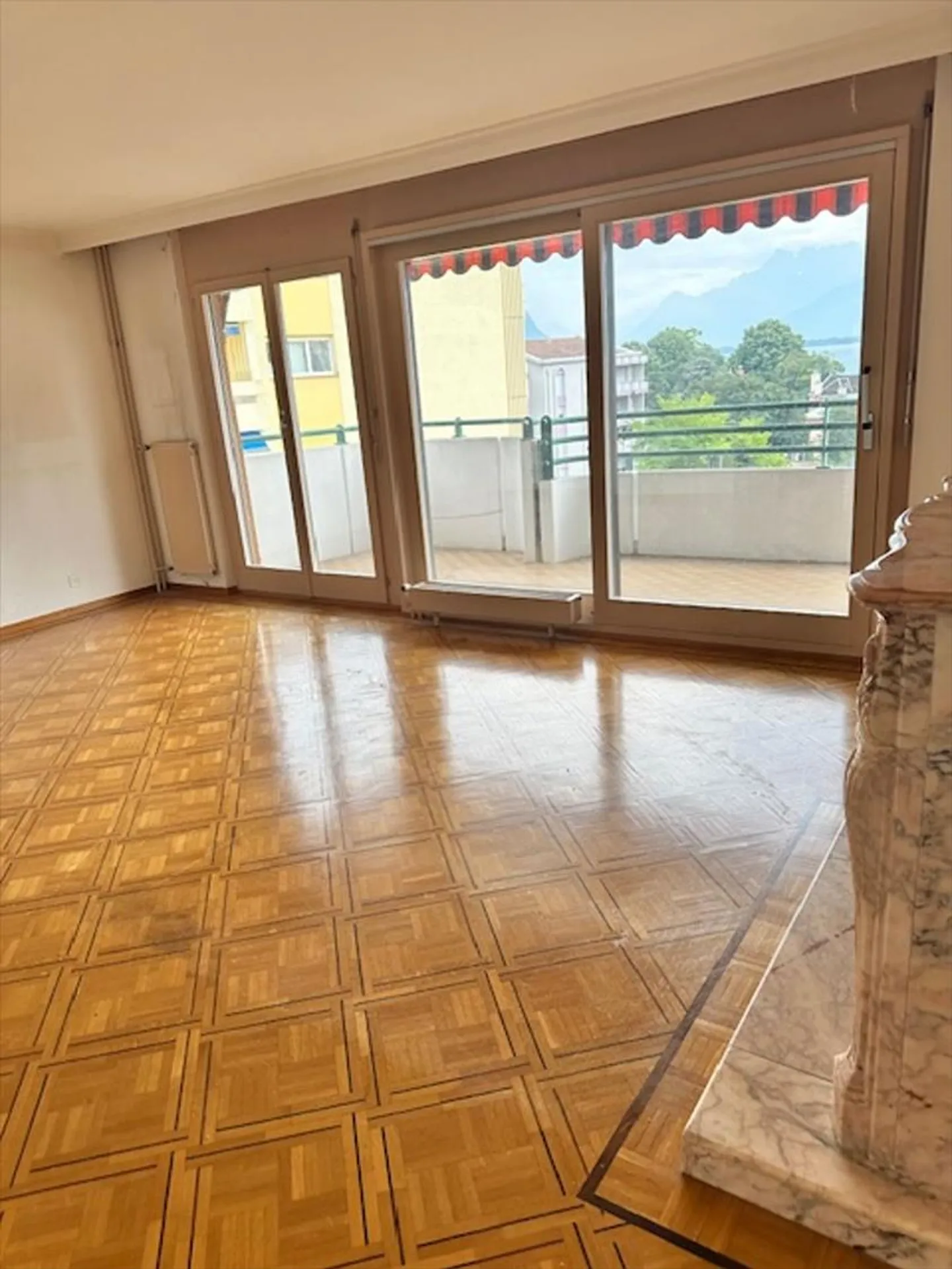 À louer à partir du 1er octobre - Appartement de passage avec 3,5 pièces à Clarens (98 m²) avec balcon - Photo 3 sur 8