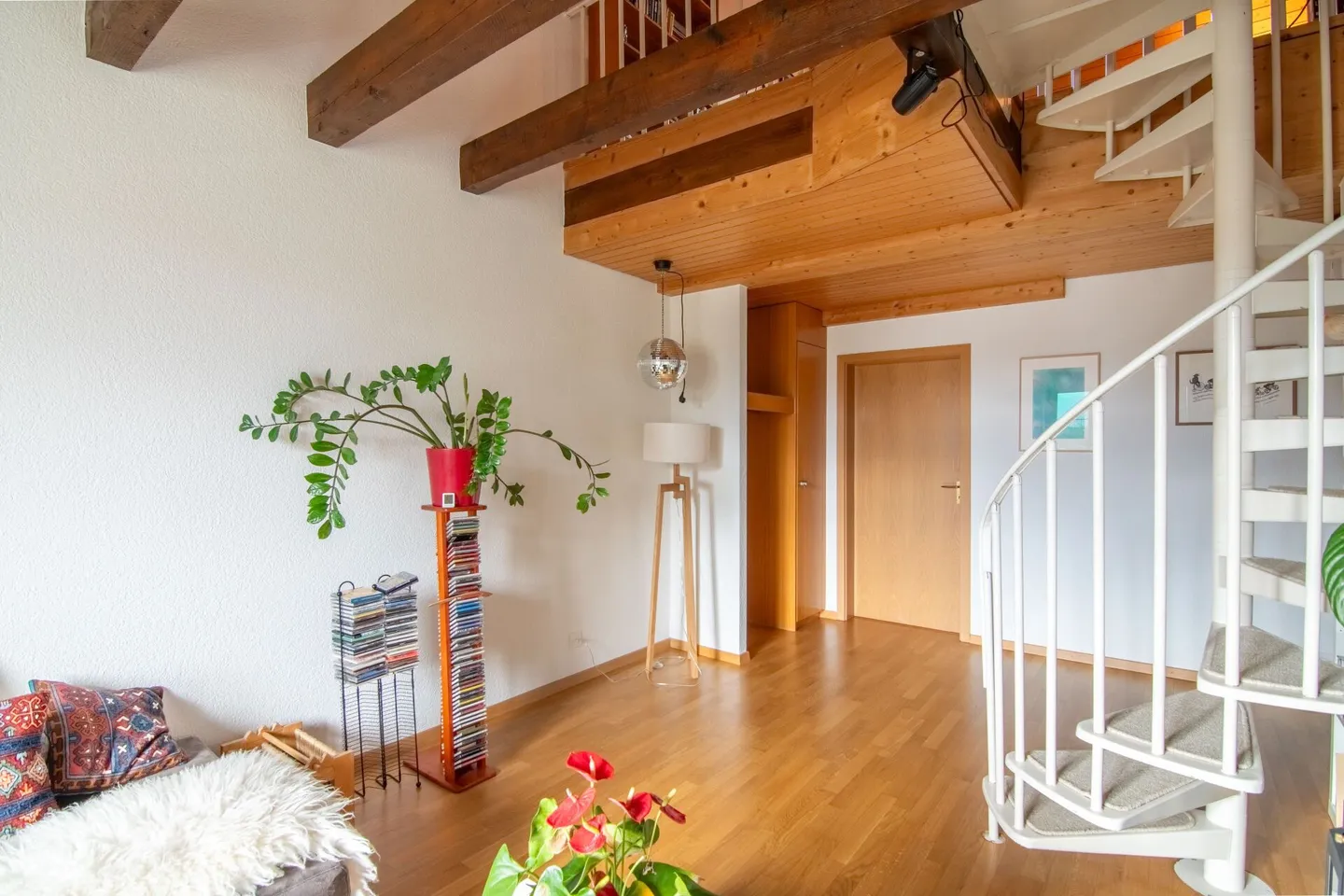 Charmante Dachwohnung mit Galerie - Foto 5 von 22