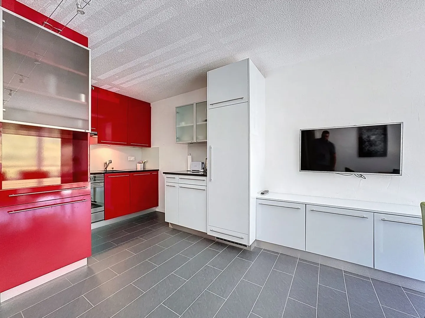 This furnished apartment at the foot of the slopes is waiting for you. Secondary residence or p - Photo 4 of 8