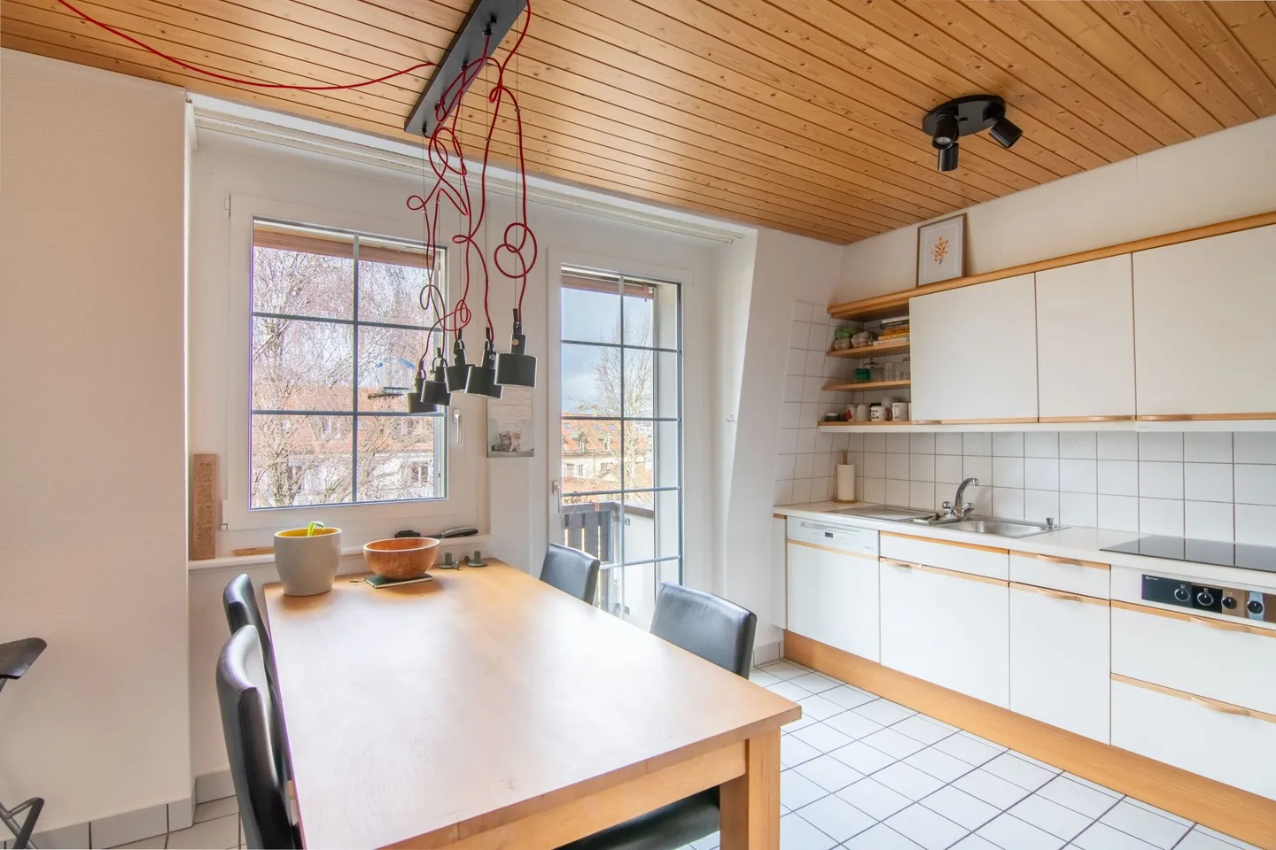 Charmante Dachwohnung mit Galerie - Foto 6 von 22