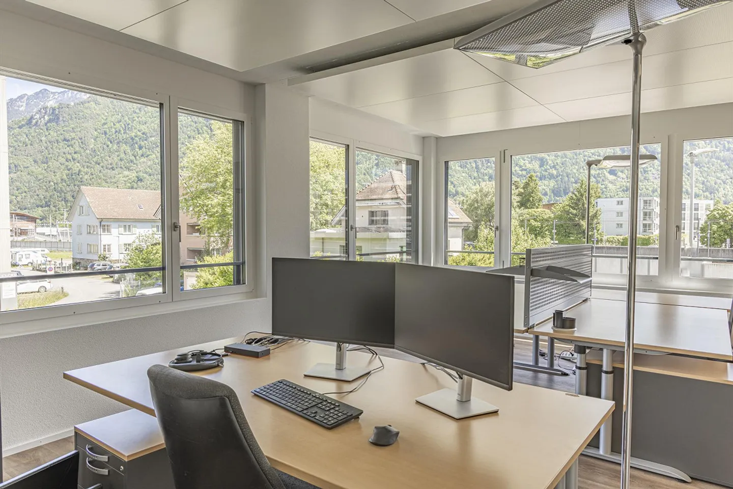 Bureaux attrayants à proximité immédiate de la gare cantonale d'Altdorf - Photo 2 sur 3