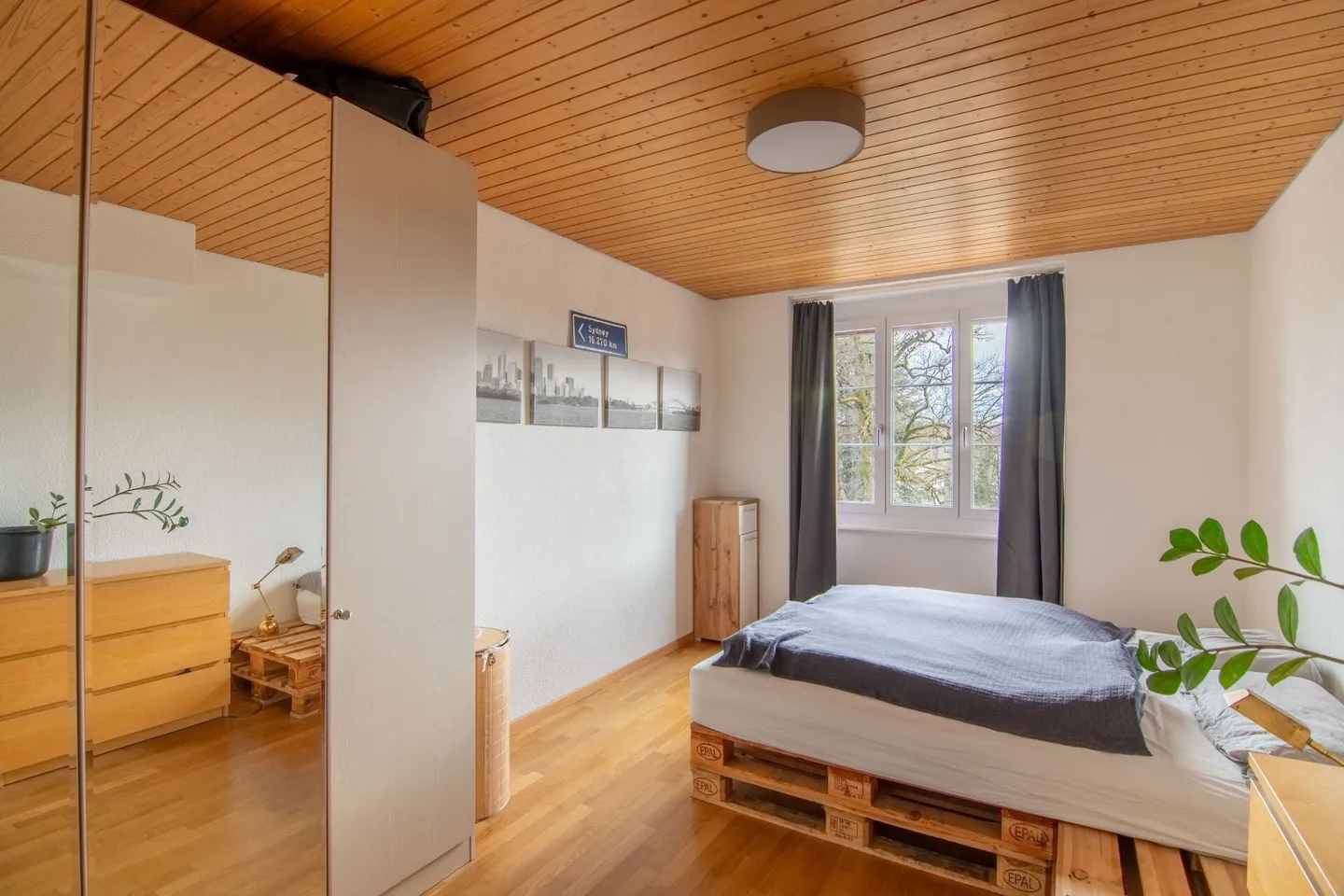 Charmante Dachwohnung mit Galerie - Foto 10 von 22