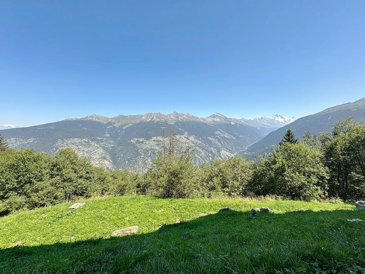 This furnished apartment at the foot of the slopes is waiting for you. Secondary residence or p - Photo 1 of 8