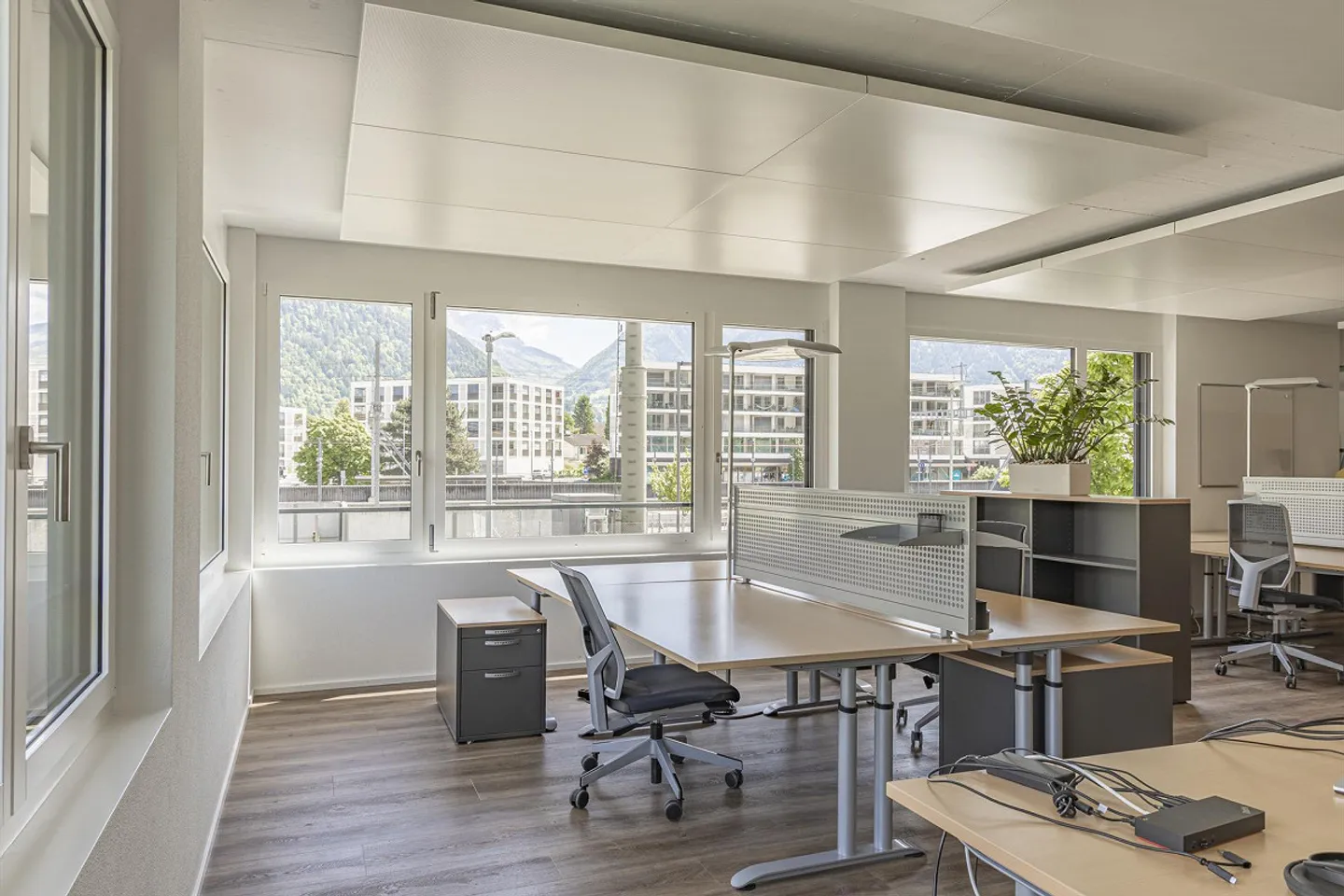 Bureaux attrayants à proximité immédiate de la gare cantonale d'Altdorf - Photo 3 sur 3