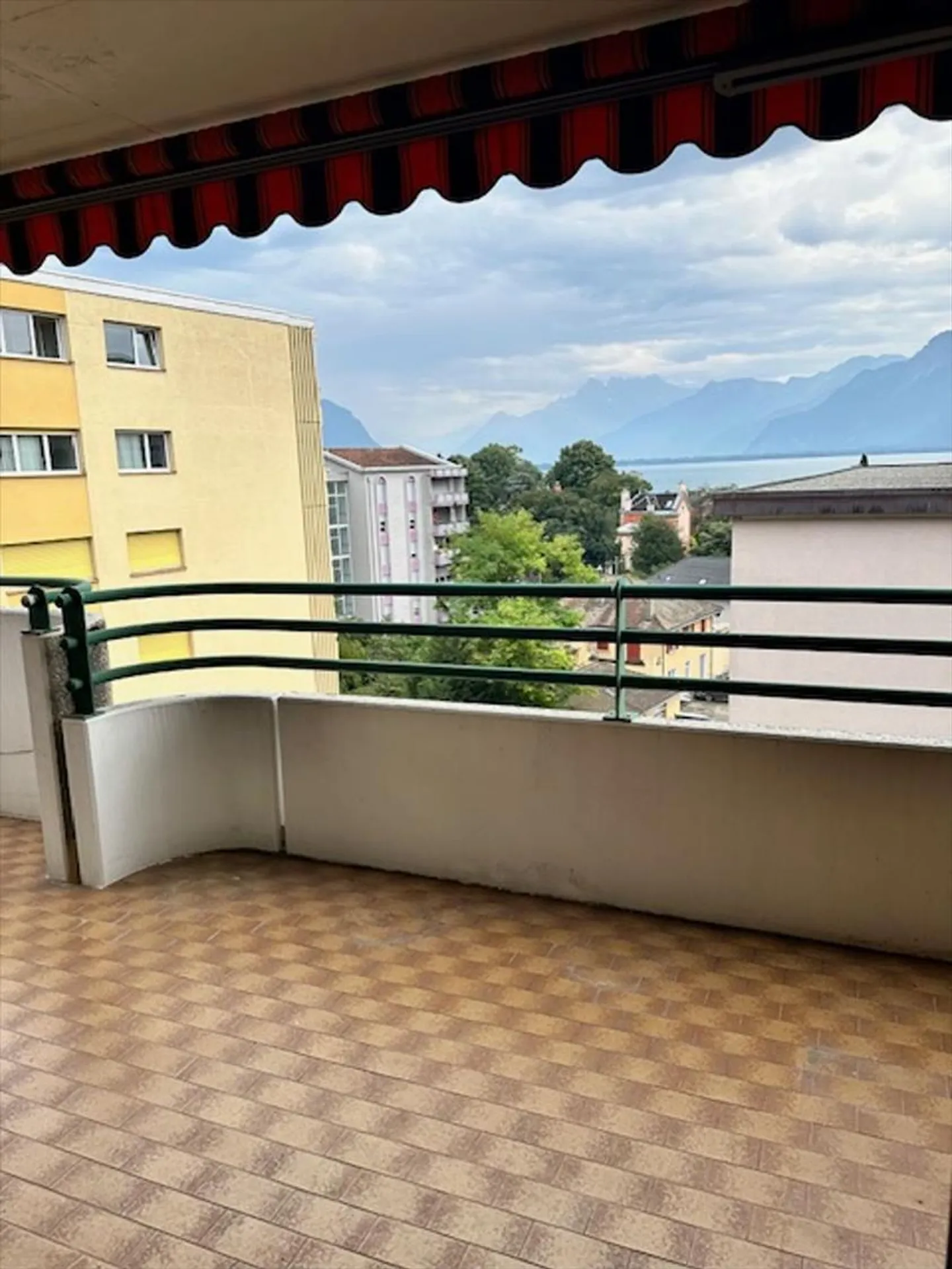 À louer à partir du 1er octobre - Appartement de passage avec 3,5 pièces à Clarens (98 m²) avec balcon - Photo 7 sur 8