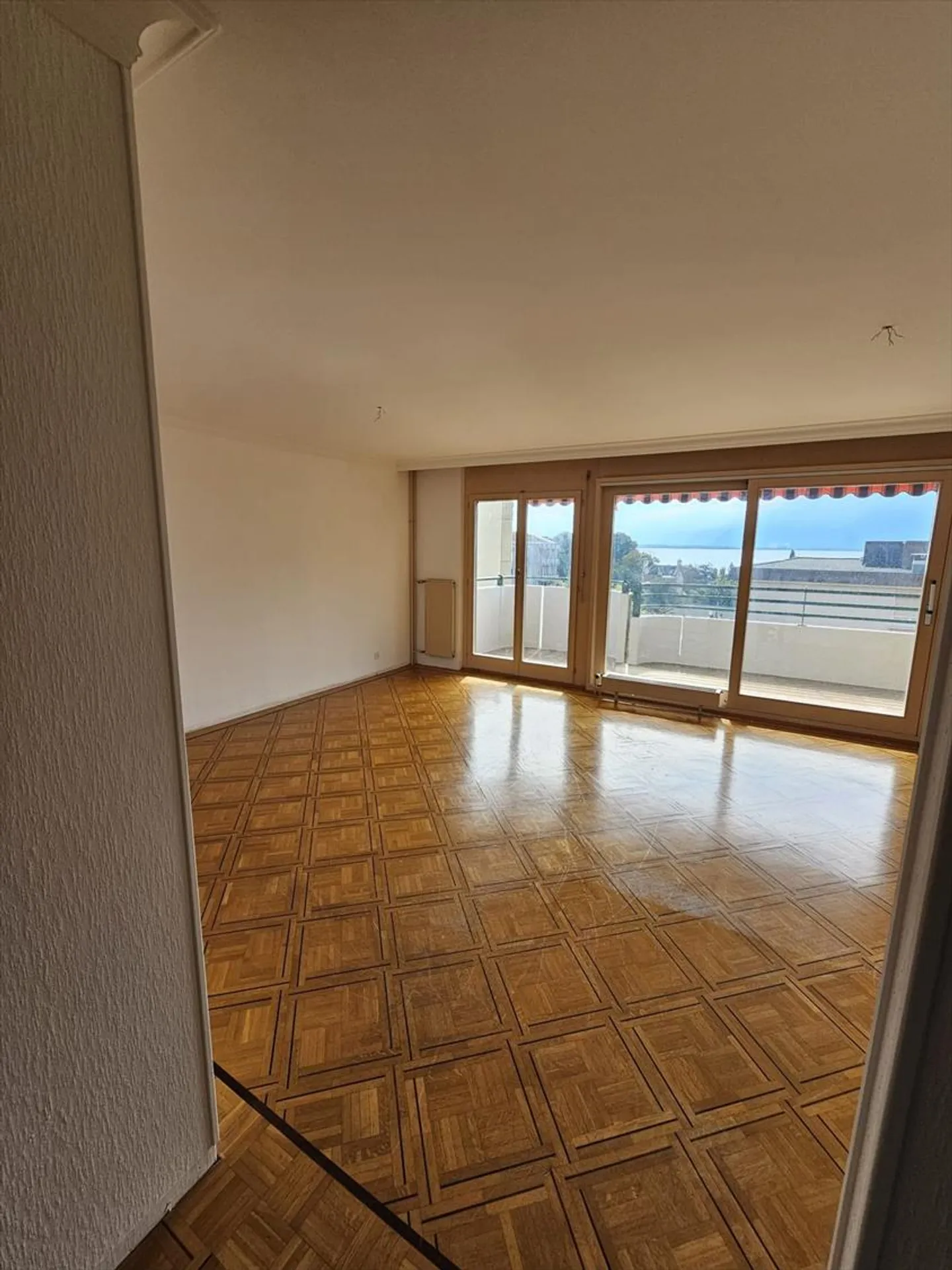 À louer à partir du 1er octobre - Appartement de passage avec 3,5 pièces à Clarens (98 m²) avec balcon - Photo 8 sur 8