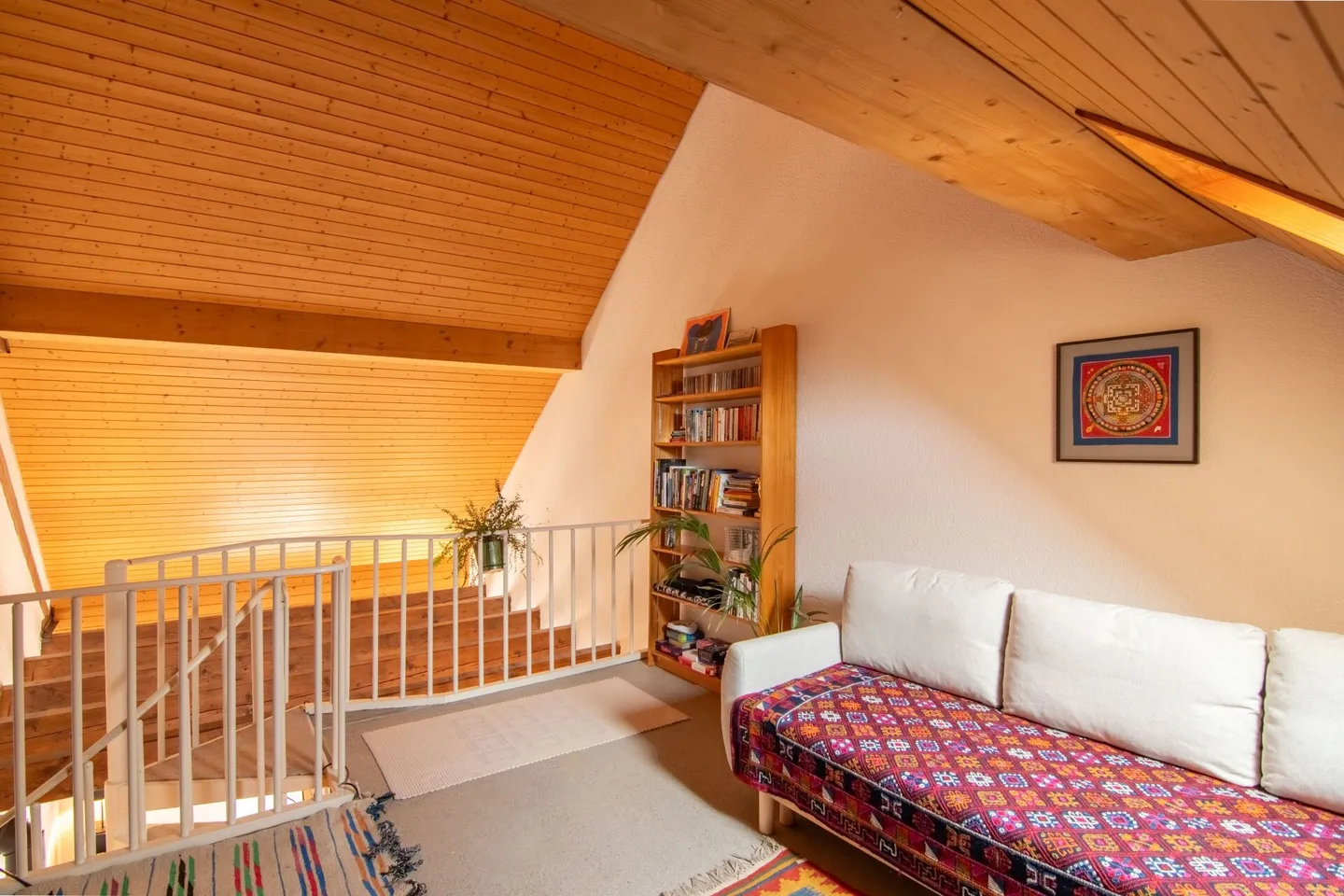 Charmante Dachwohnung mit Galerie - Foto 14 von 22