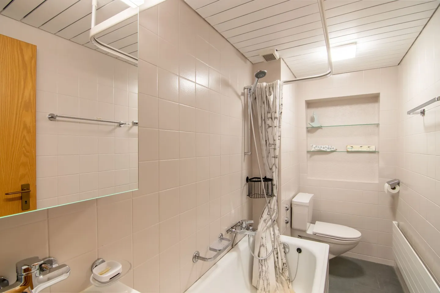 Charmante Dachwohnung mit Galerie - Foto 18 von 22