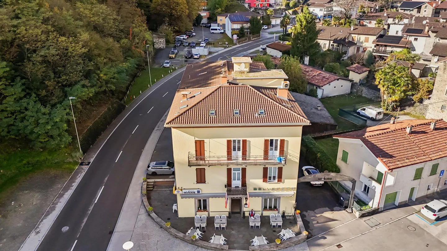 Hotel storico con Grotto e terreno - Foto 3 di 30