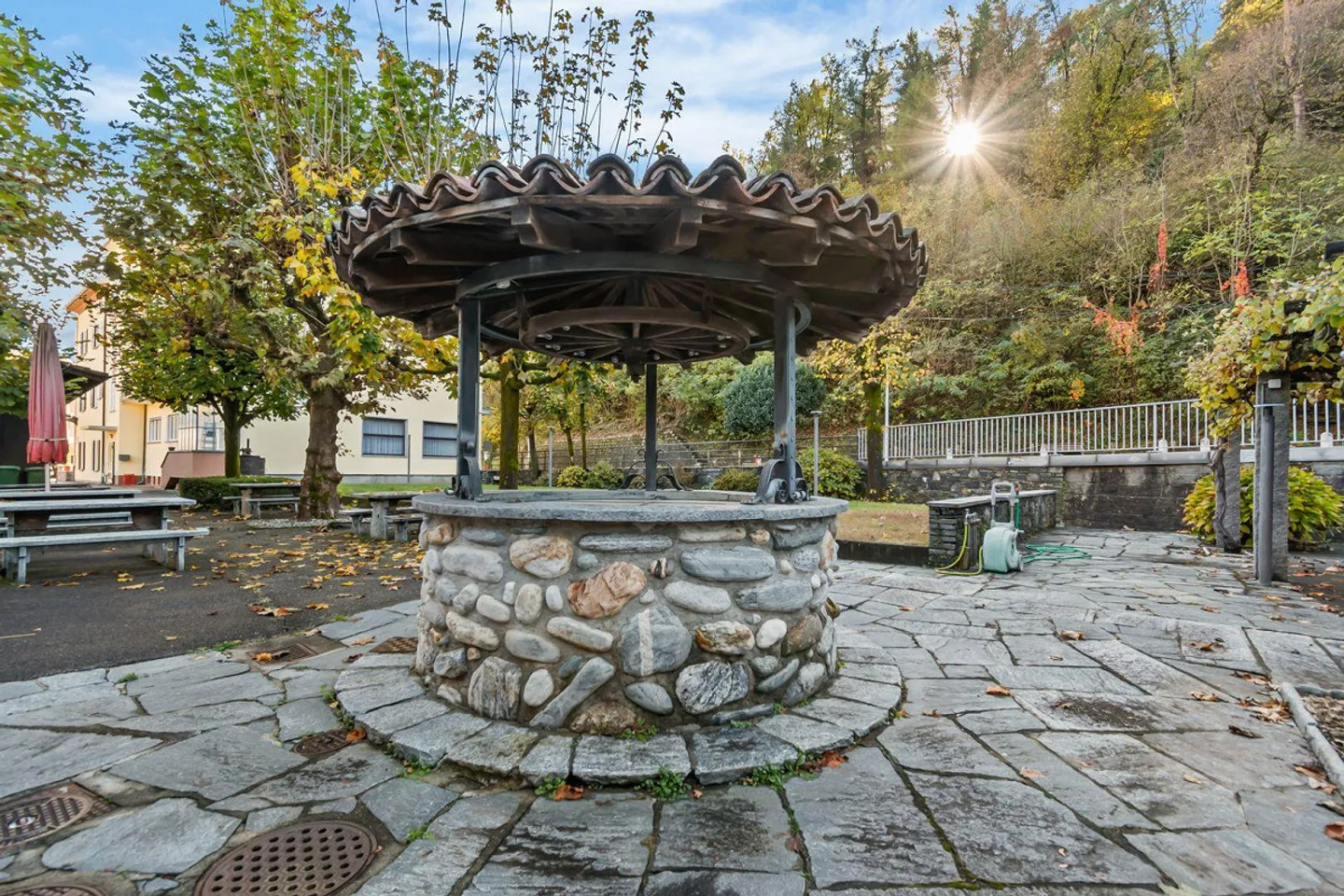 Hotel storico con Grotto e terreno - Foto 13 di 30