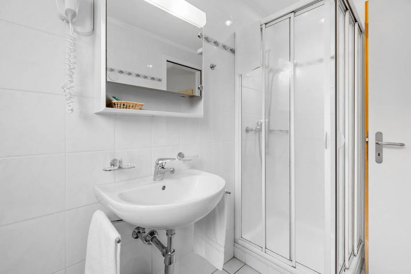 Hotel storico con Grotto e terreno - Foto 19 di 30