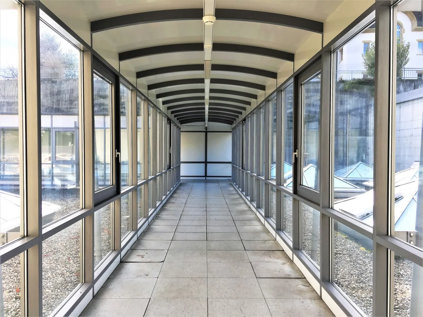 «Depot von 150m2 - In der Nähe des Stadtzentrums und der Autobahn von Neuenburg» - Foto 2 von 4