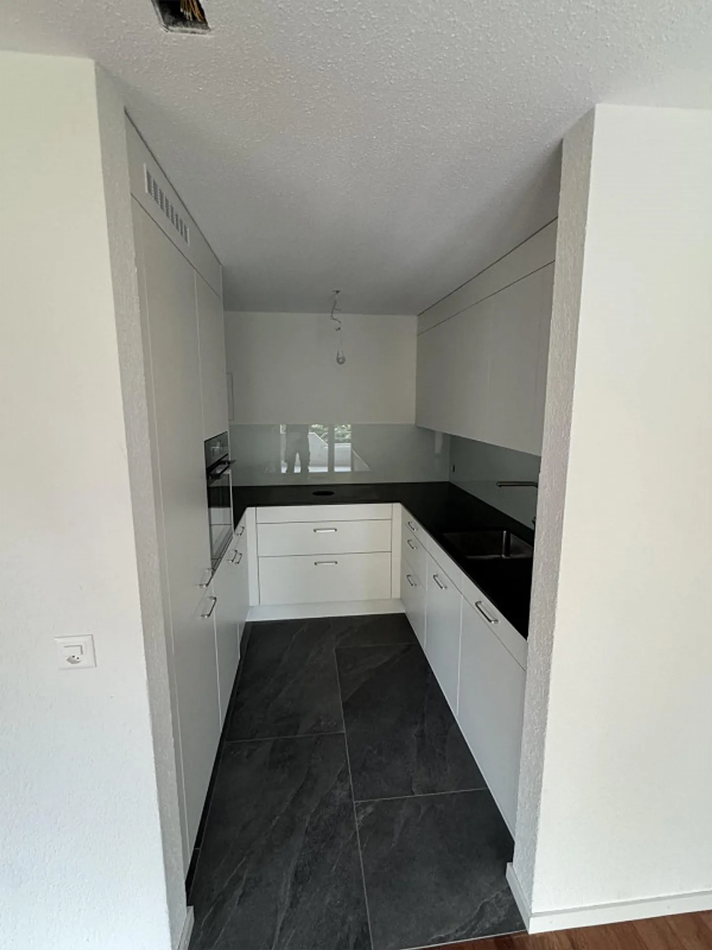 Magnifiquement rénové appartement de 3,5 pièces - Photo 4 sur 6