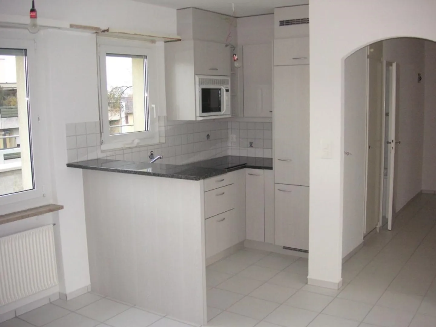 Bel appartement mansardé de 3 pièces avec grande terrasse près du tram - Photo 5 sur 12