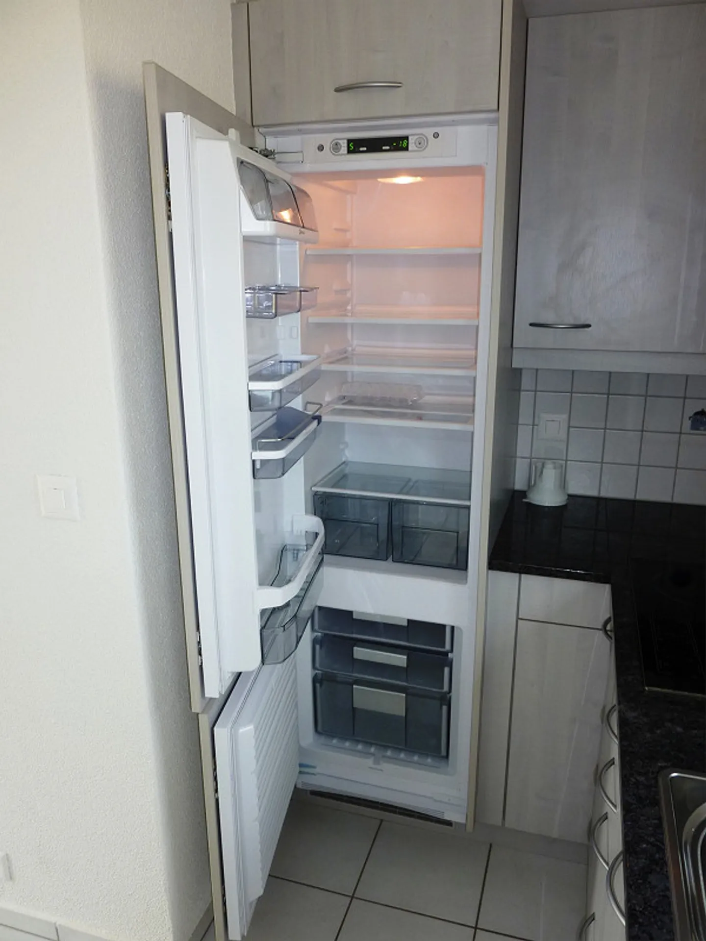 Bel appartement mansardé de 3 pièces avec grande terrasse près du tram - Photo 6 sur 12