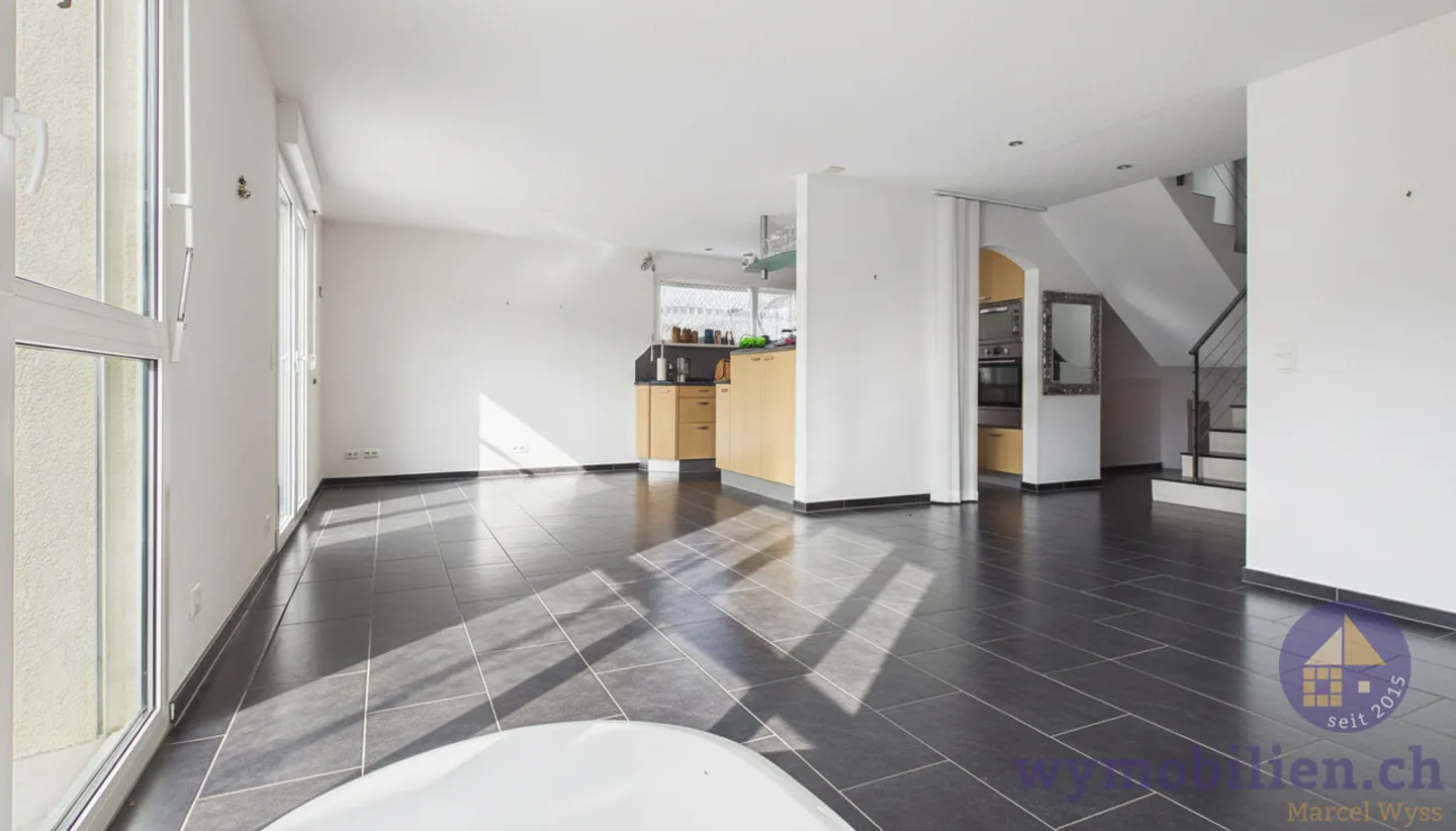 Geräumiges Doppeleinfamilienhaus - Foto 3 von 11