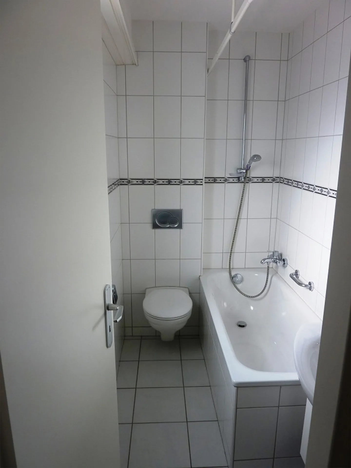 Bel appartement mansardé de 3 pièces avec grande terrasse près du tram - Photo 9 sur 12