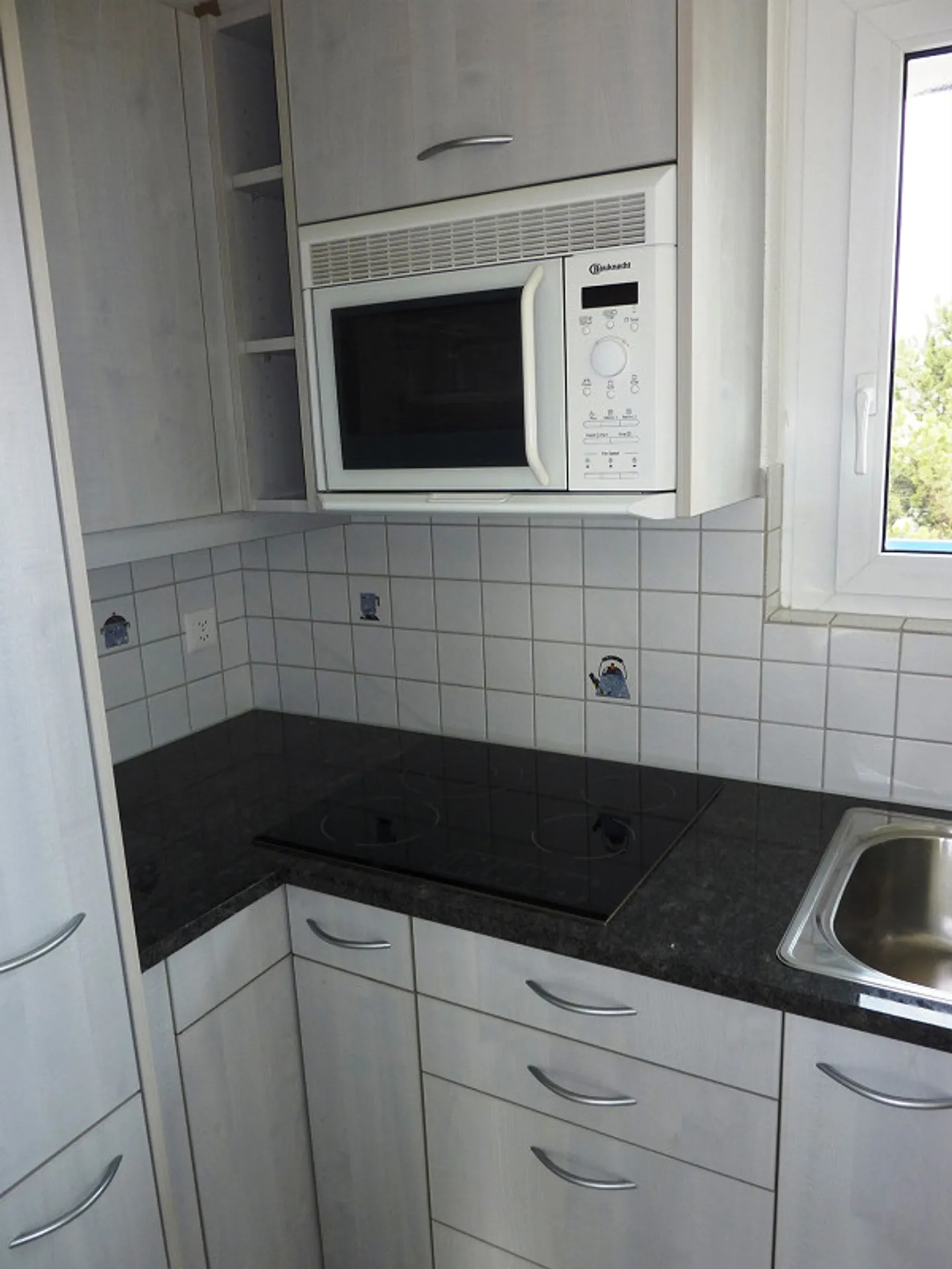 Bel appartement mansardé de 3 pièces avec grande terrasse près du tram - Photo 7 sur 12