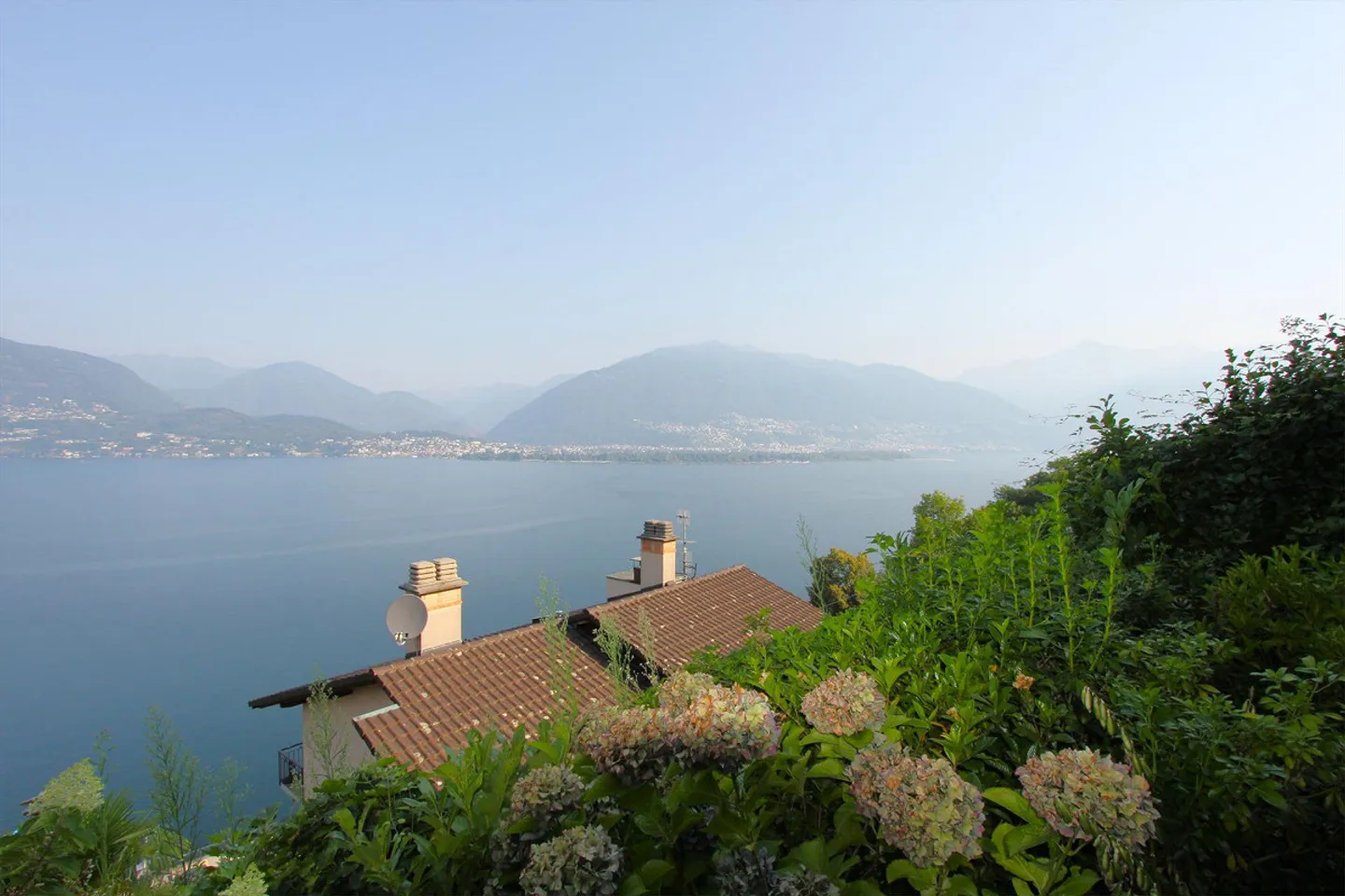 Appartamento giardino incantevole con vista sul Lago Maggiore - Foto 1 di 8