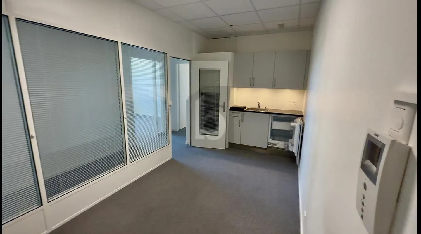 Spacious Office Space in Etagnières - Photo 5 of 6