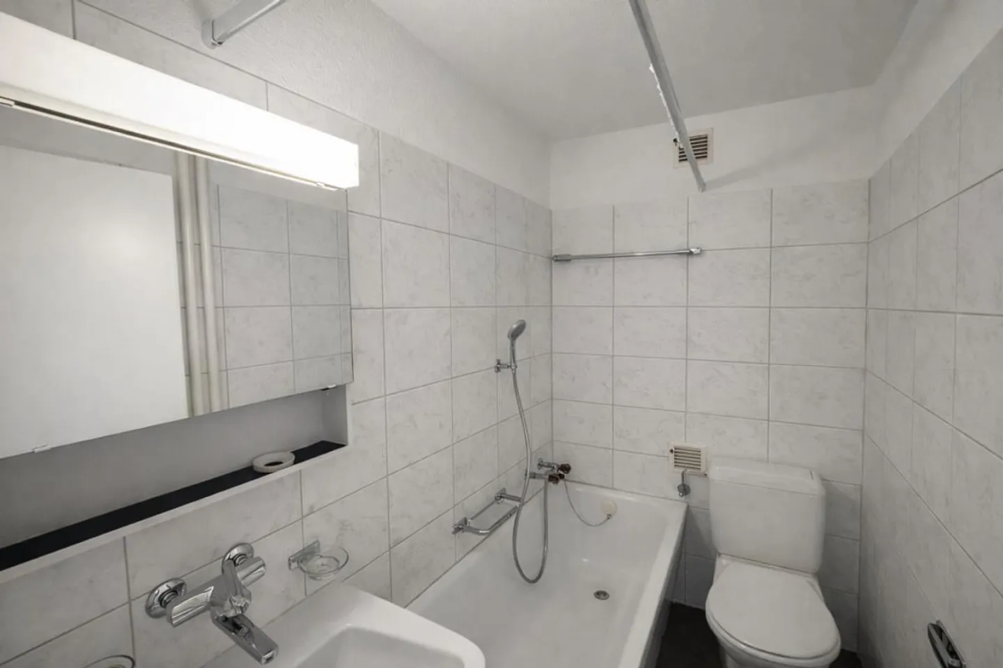 Nel verde eppure situato in posizione centrale! - Foto 7 di 9