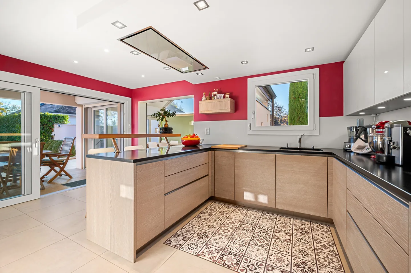 Stunning Villa with Lake Views - Photo 5 of 13