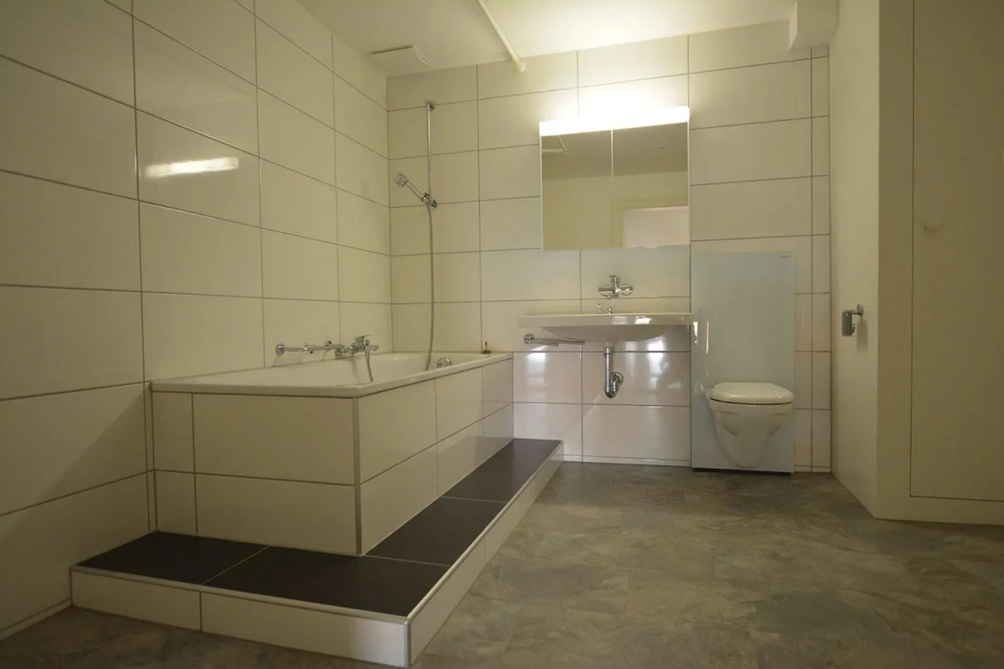 Charming 5.5-room house section in a central location in Bremgarten - Photo 4 of 8