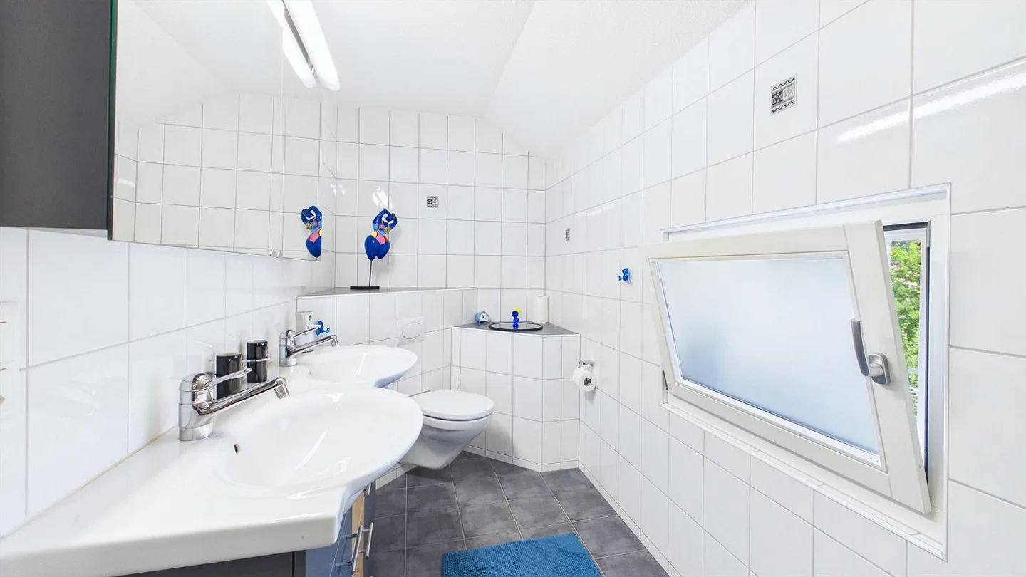 Casa su grande lotto (1112m2) e garage XXL - Foto 17 di 23