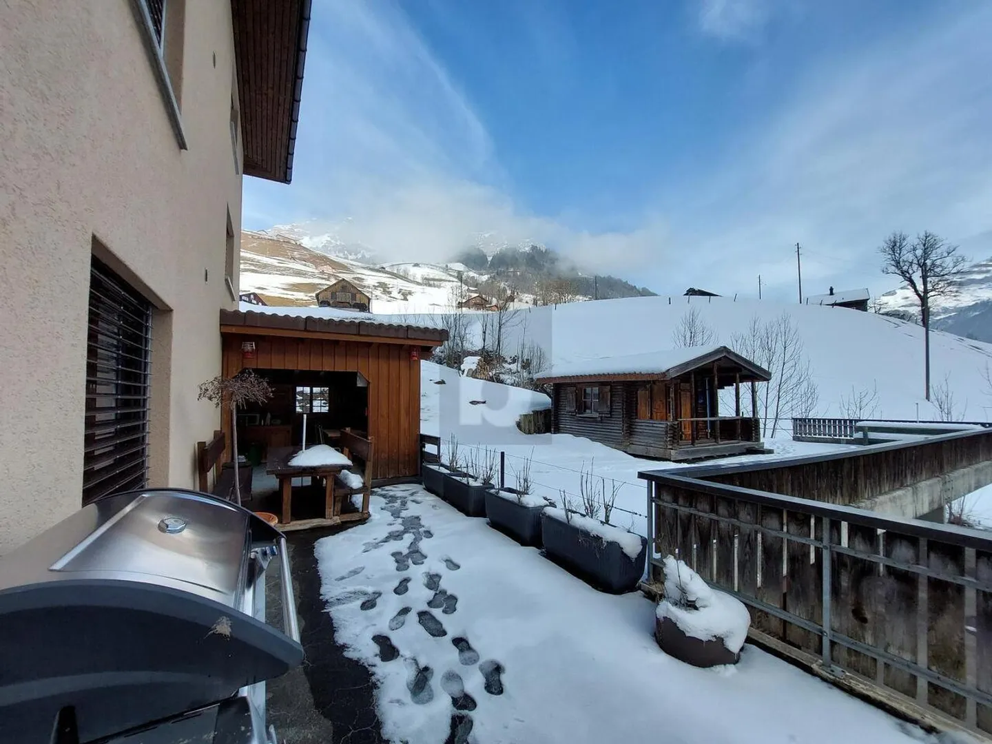 Charming Apartment with Mountain View - Photo 2 of 6