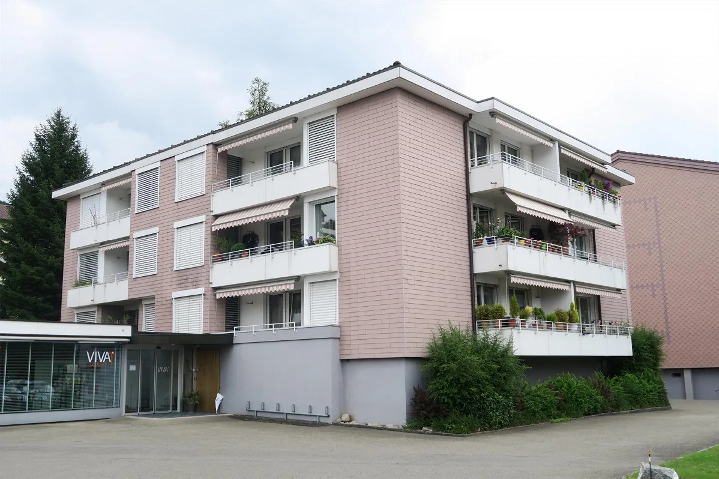 Cozy 4-room apartment in Langnau im Emmental - Photo 1 of 7