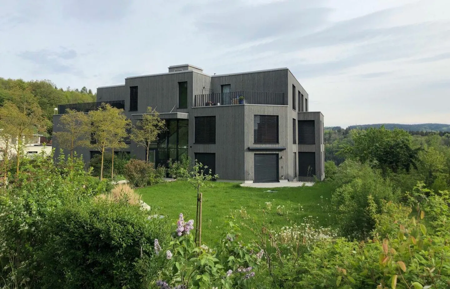 Appartement mansardé de 3.5 pièces avec vue panoramique imprenable - Photo 1 sur 10