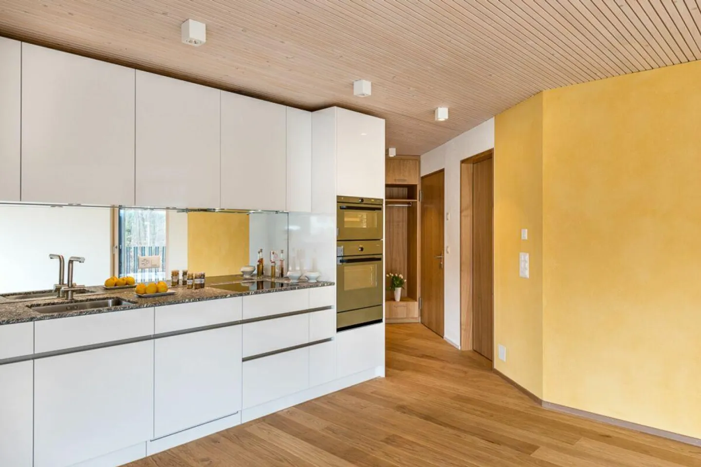 Appartement mansardé de 3.5 pièces avec vue panoramique imprenable - Photo 2 sur 10