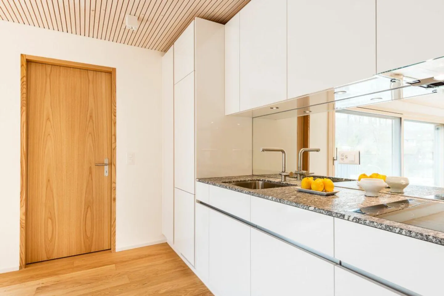 Appartement mansardé de 3.5 pièces avec vue panoramique imprenable - Photo 3 sur 10