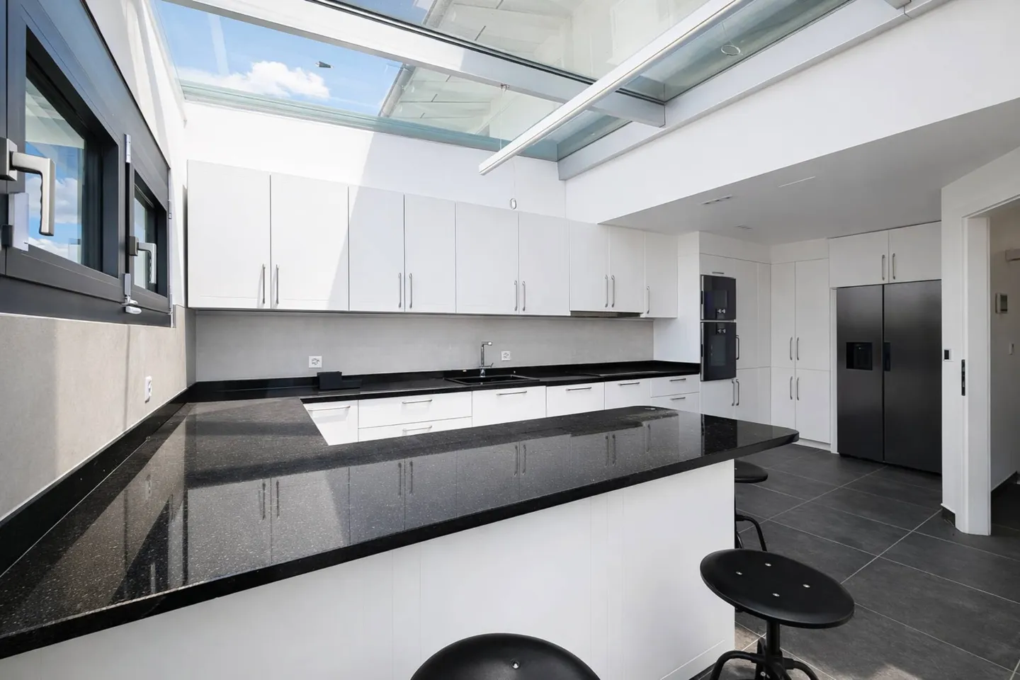 Contemporary Villa near Lausanne - Photo 4 of 13