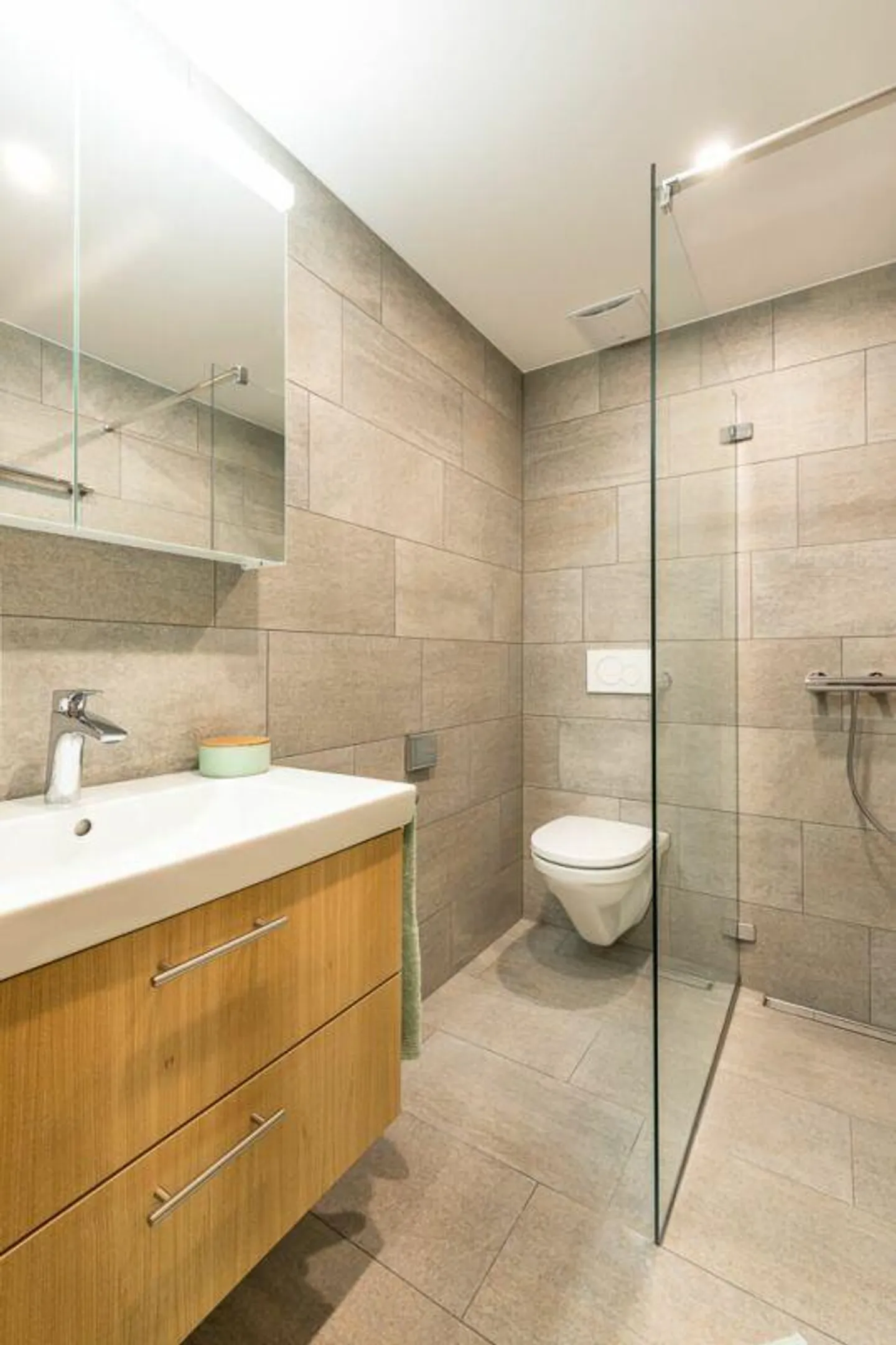 Appartement mansardé de 3.5 pièces avec vue panoramique imprenable - Photo 9 sur 10