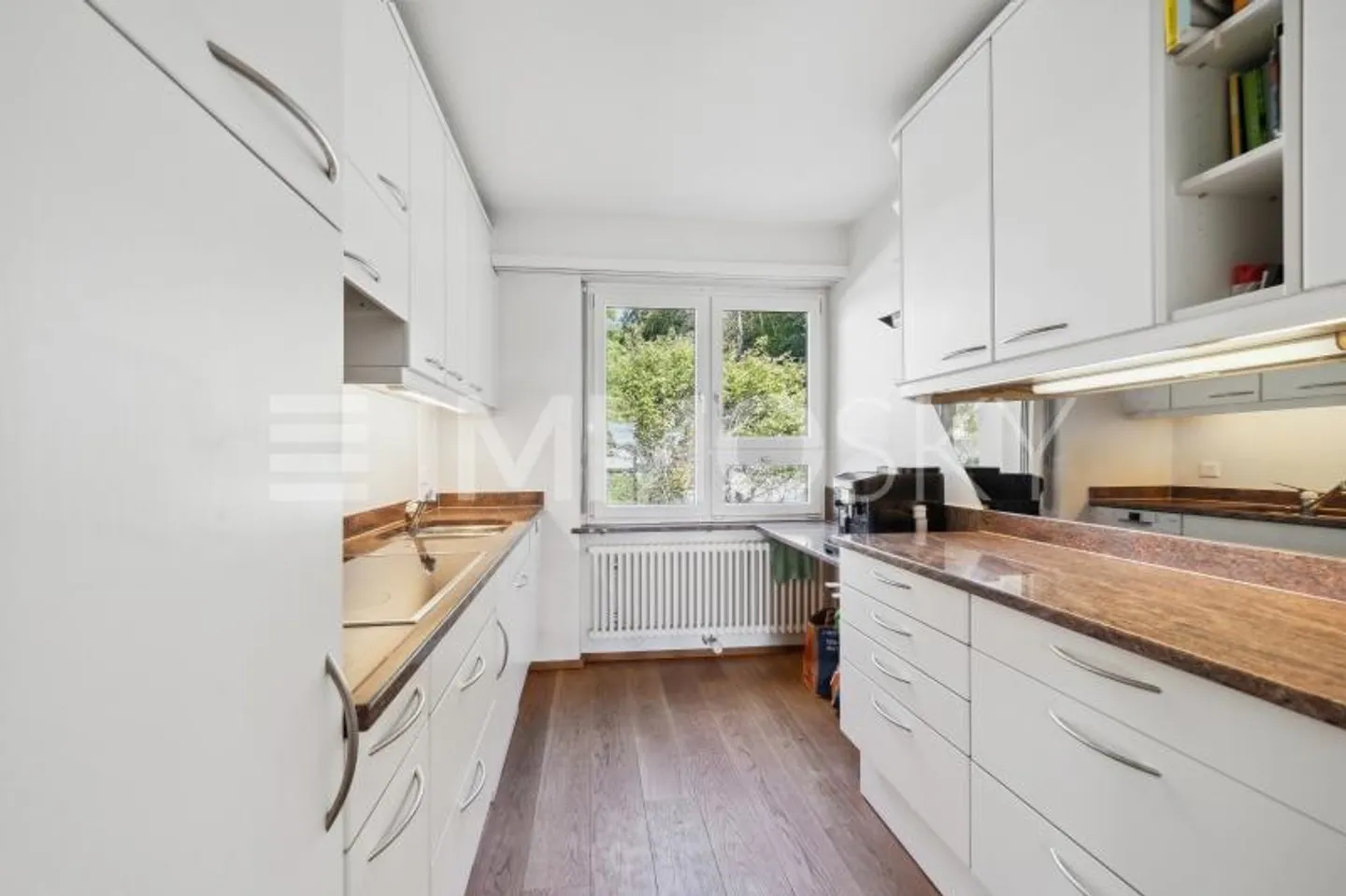 Charming Apartment with Balcony - Photo 4 of 5