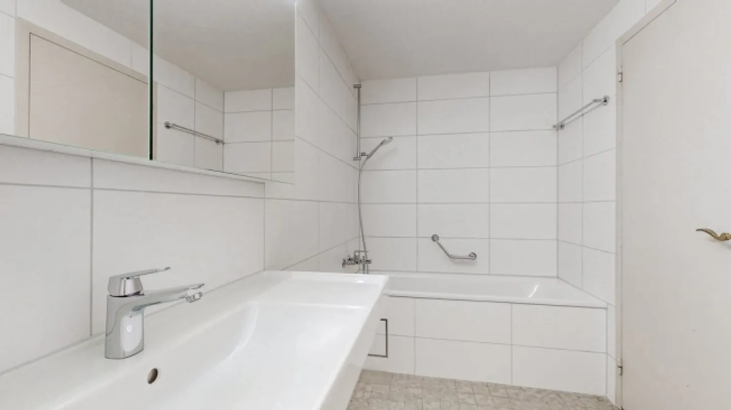 Are you looking for a spacious city apartment? - Photo 7 of 12