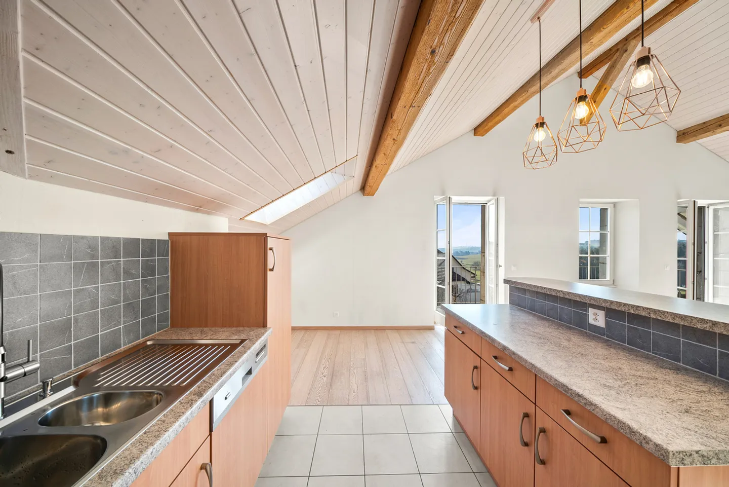 Magnifique Attique rénové au cœur de Gimel - Photo 1 sur 16