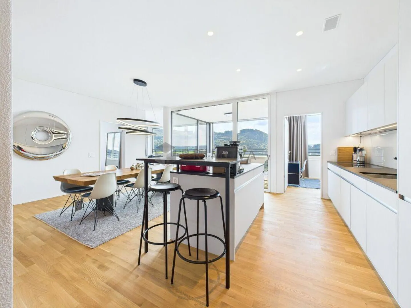 For discerning individuals - exclusive living on the 10th floor - Photo 3 of 12