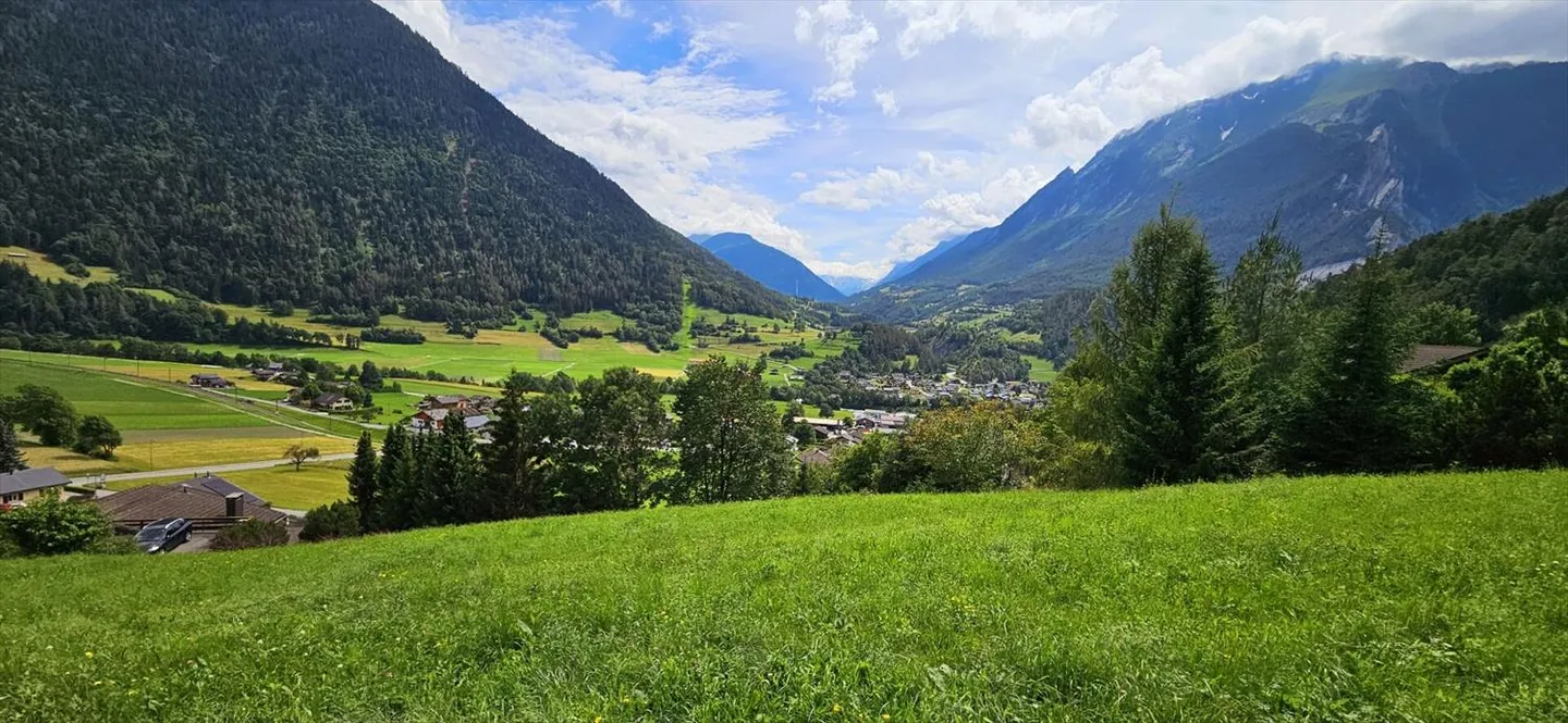 Bald in Bau: 4.5-Room Apartment in the Village of Vollèges with Panoramic View - Photo 4 of 6