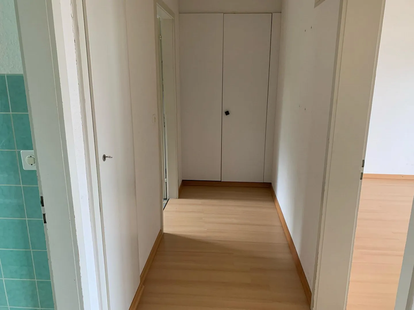 Appartement 2 pièces bien entretenu dans un quartier résidentiel calme à Rüti - Photo 2 sur 7