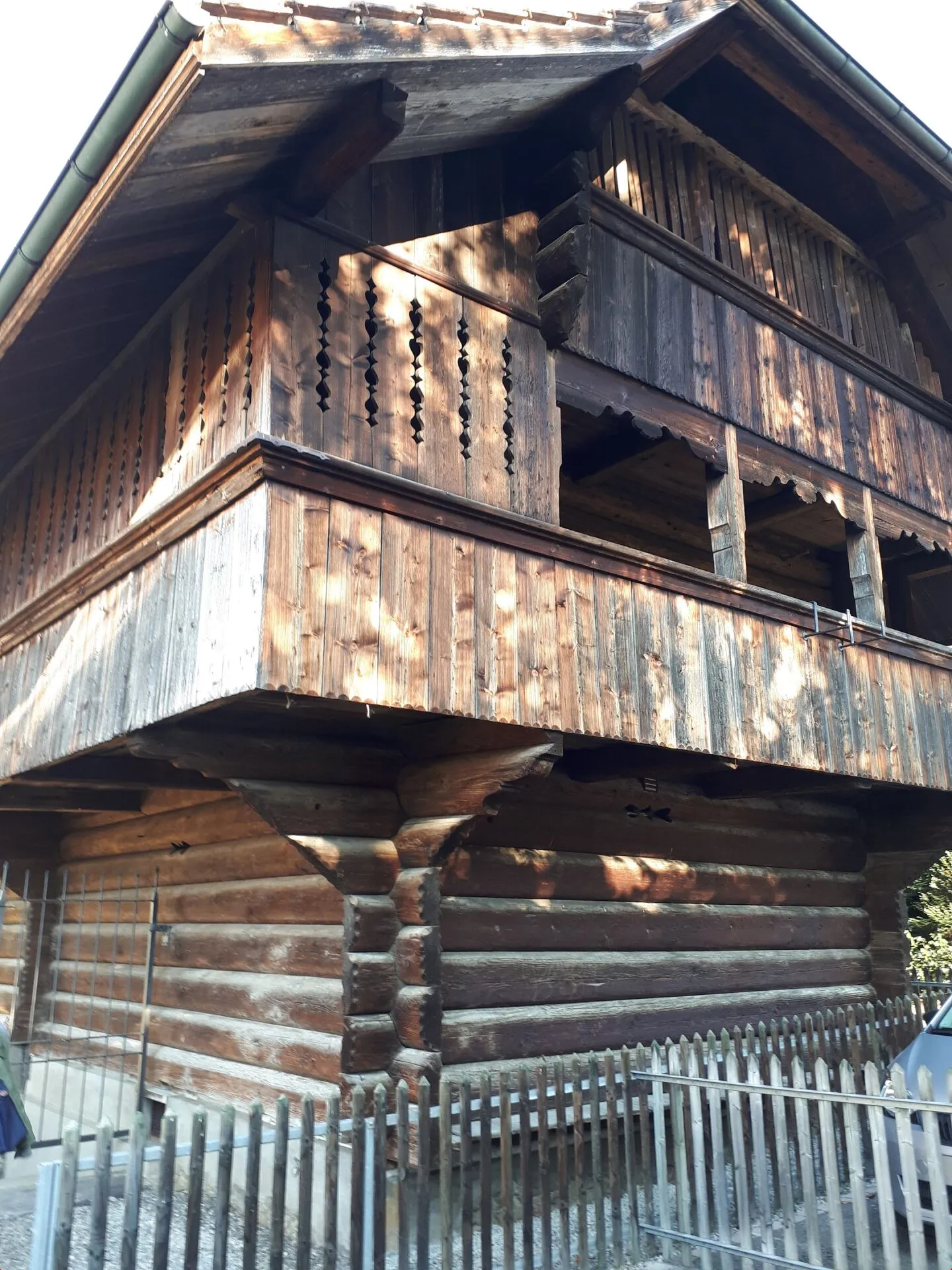 Grosszügige Wohnung in charmantem Bauernhaus! - Foto 2 von 6