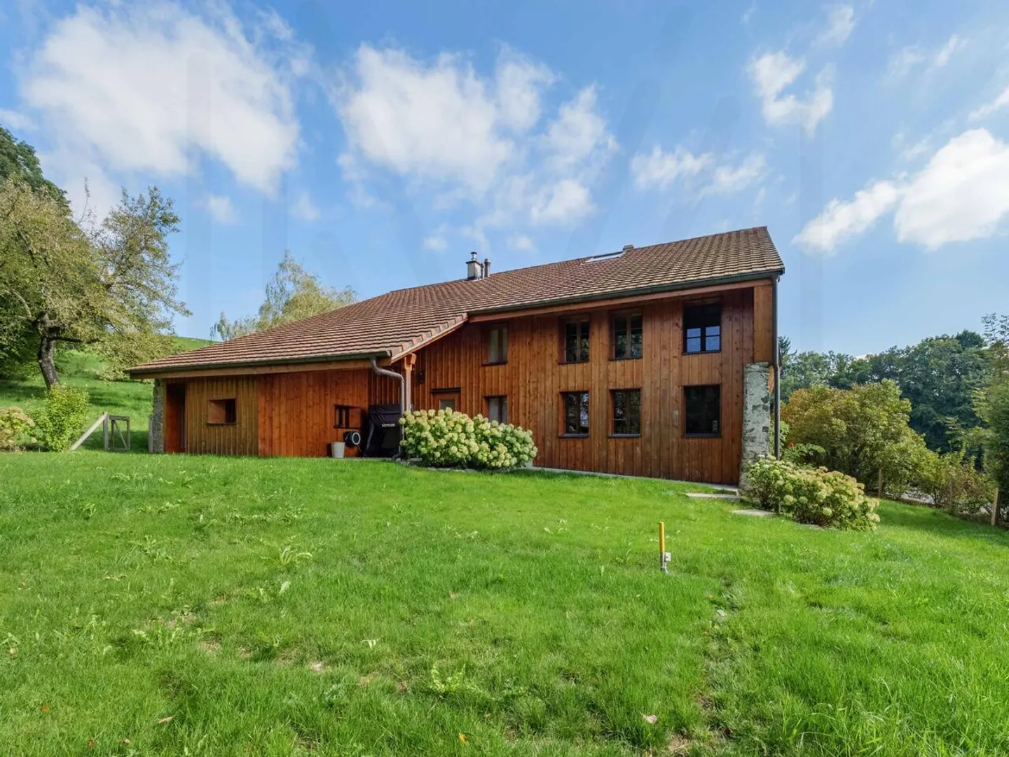 Ferme exceptionnelle de caractère entièrement rénovée au cœur de la campagne fribourgeoise - Photo 7 sur 21