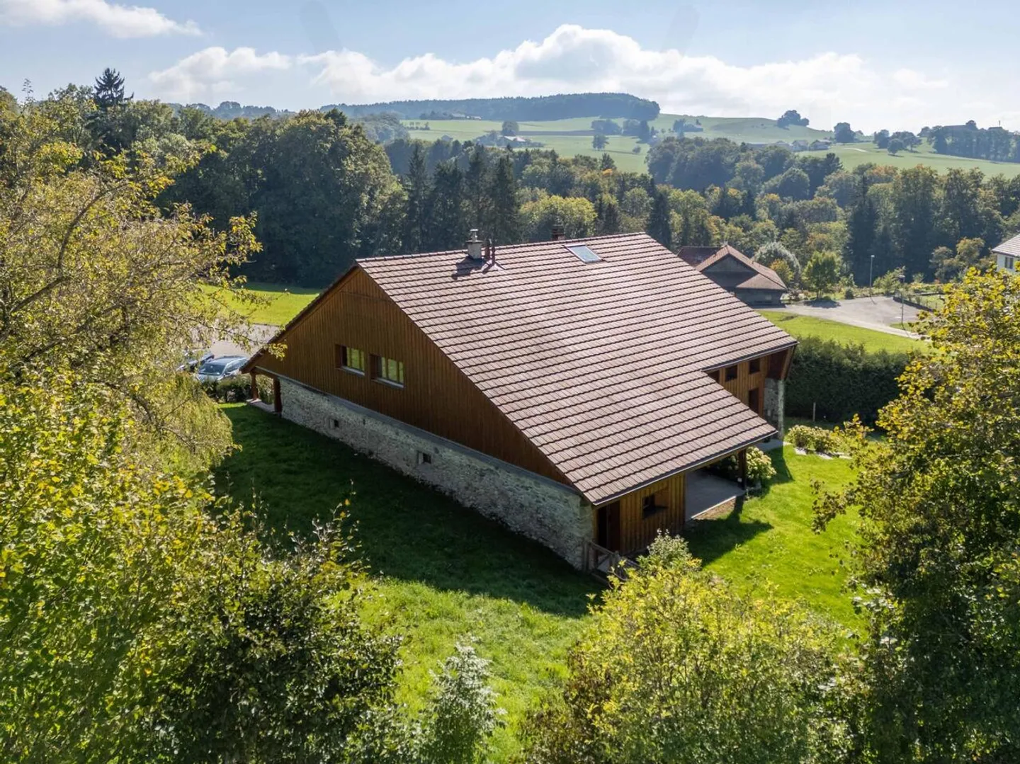 Ferme exceptionnelle de caractère entièrement rénovée au cœur de la campagne fribourgeoise - Photo 8 sur 21