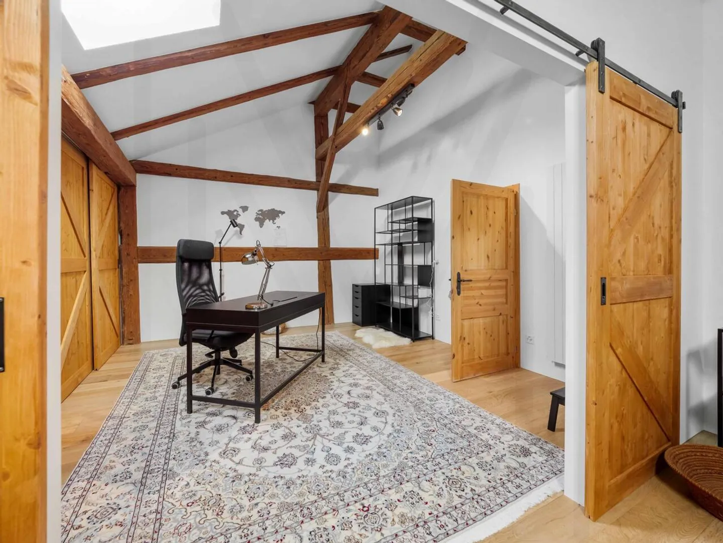 Ferme exceptionnelle de caractère entièrement rénovée au cœur de la campagne fribourgeoise - Photo 12 sur 21