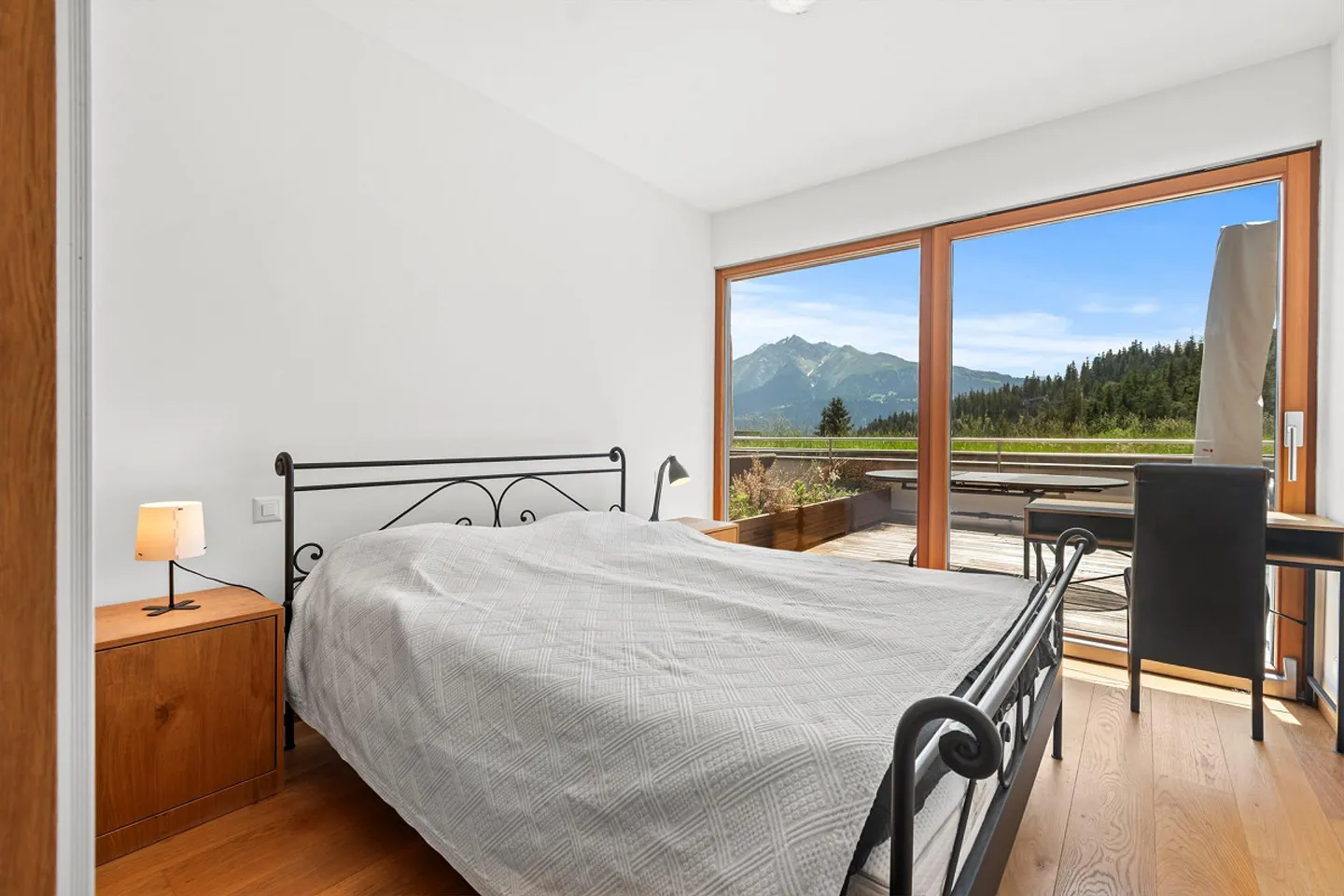 Charmante 3.5-Zimmer-Terrassenwohnung mit Ski-In/Ski-Out in Laax - Foto 5 von 12